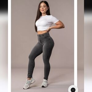 FITJEANS High-Waist Skinny Jeans in Charcoal Gray